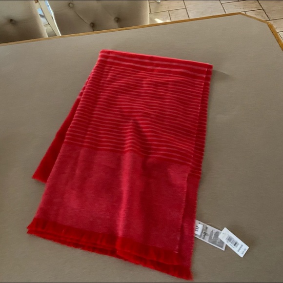 Nwt large red scarf/ shawl by the Gap 🧣 - Picture 1 of 4